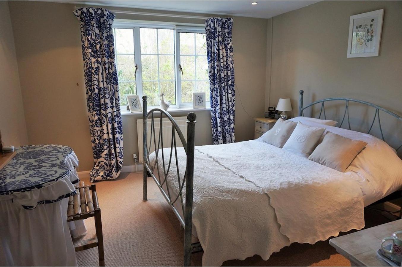 Let Or In Child Okeford, United Kingdom Appartement *